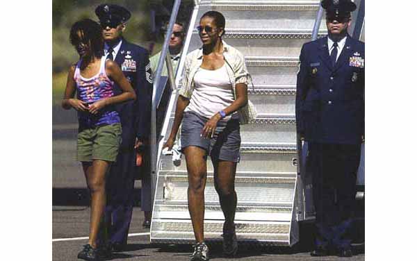 Michele Obama leaving Airforce One in Shorts